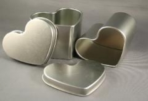 Small Heart Tin - 4 oz. (3 per package)