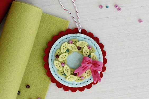 Papertrey Ink - Seasonal Stitching: Holiday Wreath Die Papertrey Ink - Seasonal Stitching: Holiday Wreath Die