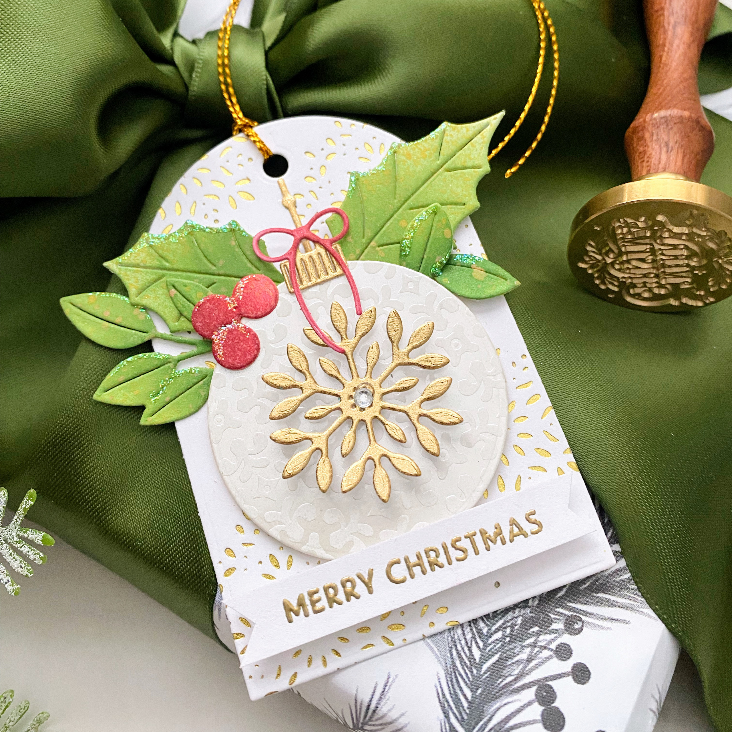 Holiday Tag: Elegant Ornament Die